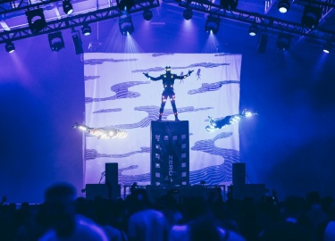 В данной статье можно проследить эволюцию современного танца, начиная с его истоков и влияния предшествующих стилей, ...